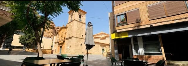 Terraza del nuevo local de Taco Cool en la Calle de la Feria, Alhama de Murcia